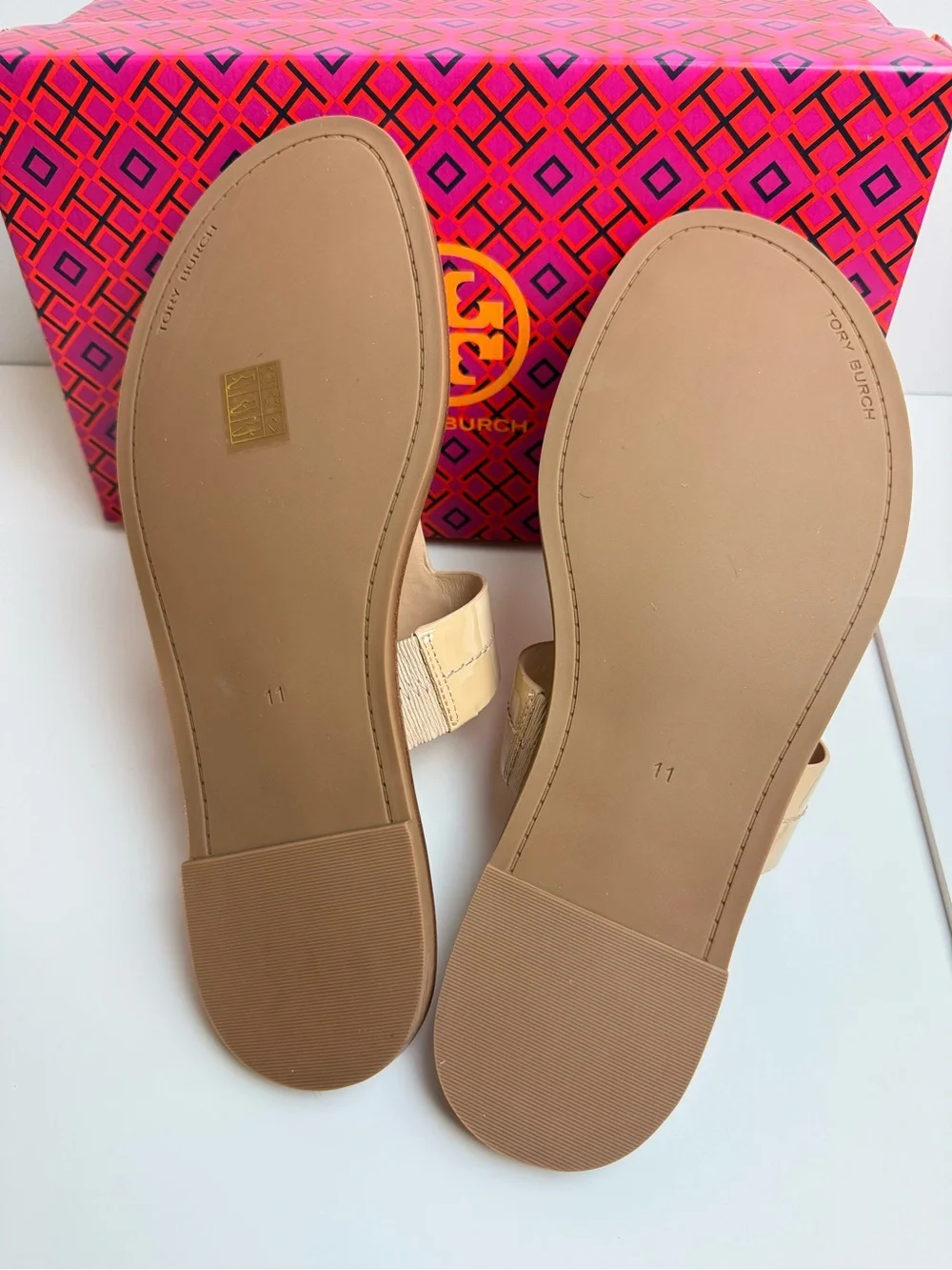 Tory Burch Mini Everly Flat Sandals Goan Sand Gold Patent Thong Women’s US 11